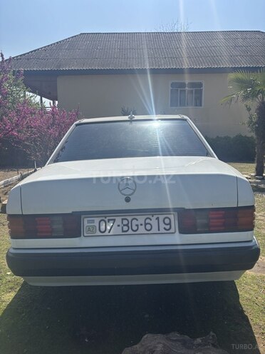 Mercedes 190 1993, 350,000 km - 2.0 l - Astara