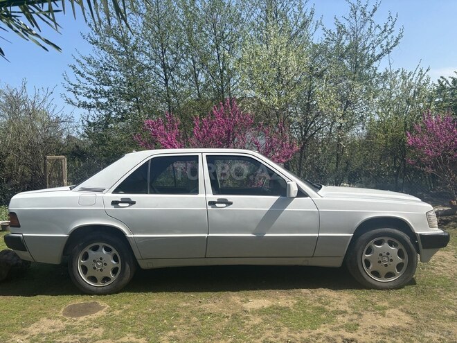 Mercedes 190 1993, 350,000 km - 2.0 l - Astara