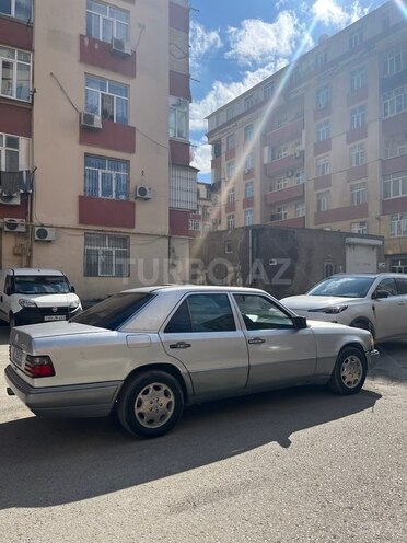 Mercedes E 220 1995, 452,658 km - 2.2 l - Bakı