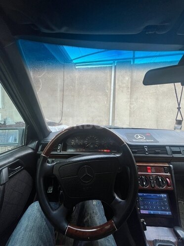 Mercedes E 220 1995, 452,658 km - 2.2 l - Bakı