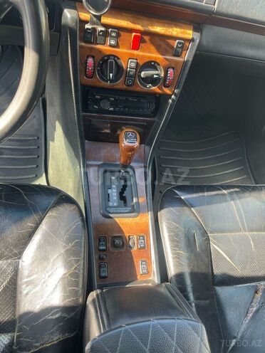 Mercedes E 220 1993, 287,677 km - 2.2 l - Bakı