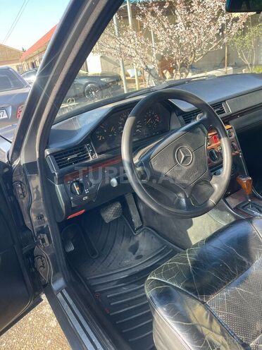 Mercedes E 220 1993, 287,677 km - 2.2 l - Bakı
