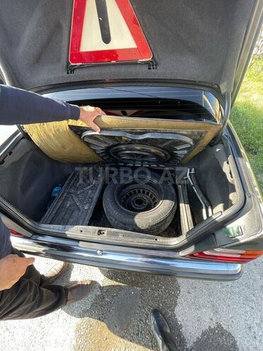Mercedes E 220 1993, 287,677 km - 2.2 l - Bakı