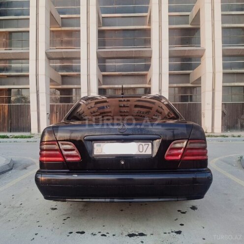 Mercedes E 220 d 2001, 868,156 km - 2.2 l - Bakı