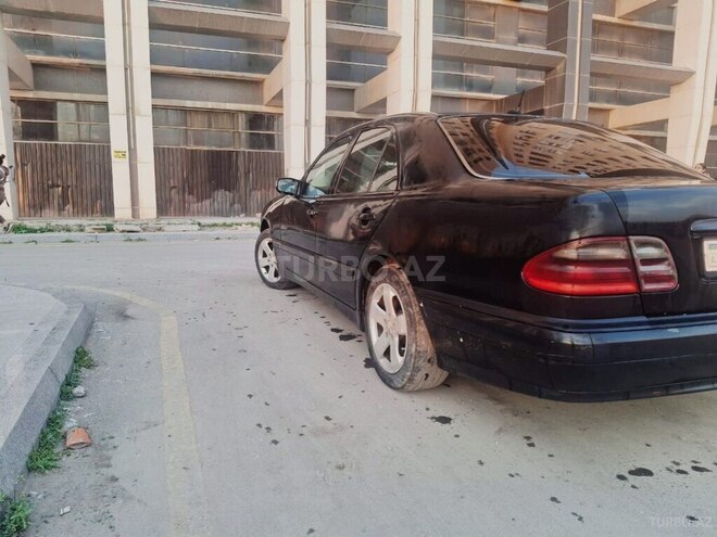 Mercedes E 220 d 2001, 868,156 km - 2.2 l - Bakı