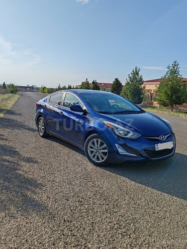 Hyundai Elantra 2015, 240,000 km - 1.8 l - 