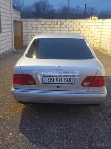 Mercedes E 200 1999, 292,890 km - 2.0 l - Qazax