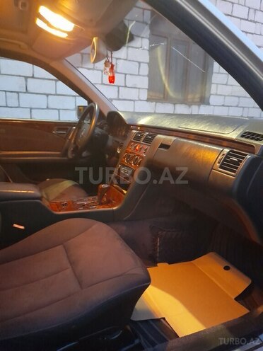 Mercedes E 200 1999, 292,890 km - 2.0 l - Qazax
