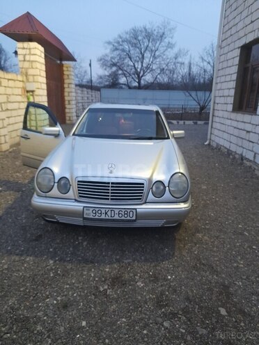 Mercedes E 200 1999, 292,890 km - 2.0 l - Qazax