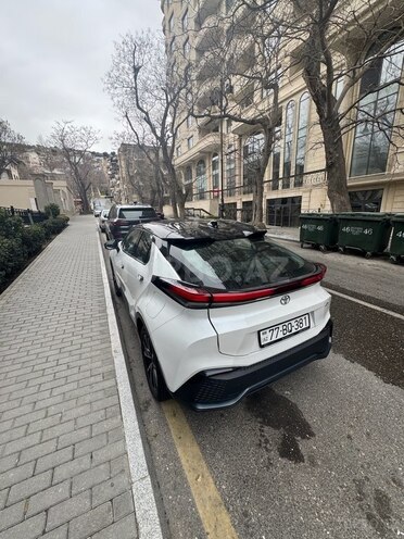 Toyota C-HR-4