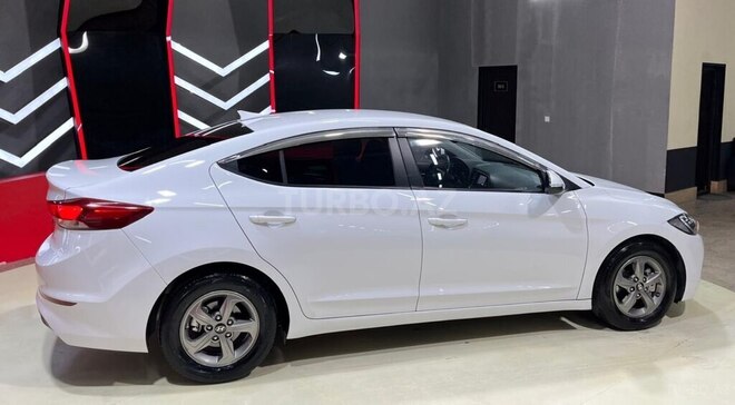 Hyundai Elantra-6