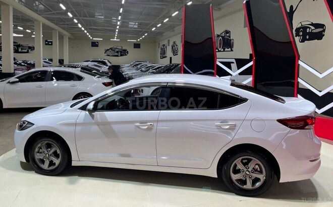Hyundai Elantra-7