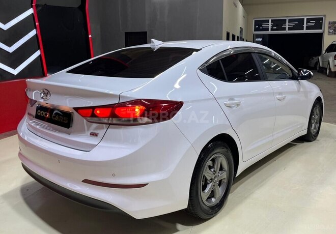 Hyundai Elantra-10