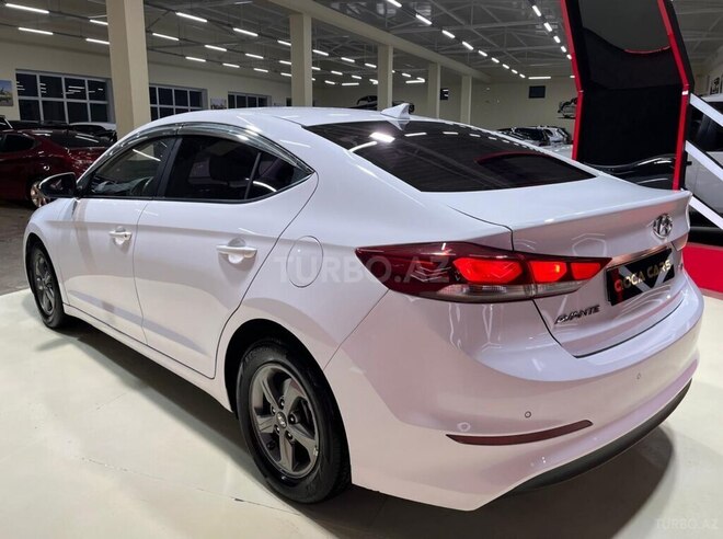 Hyundai Elantra-9