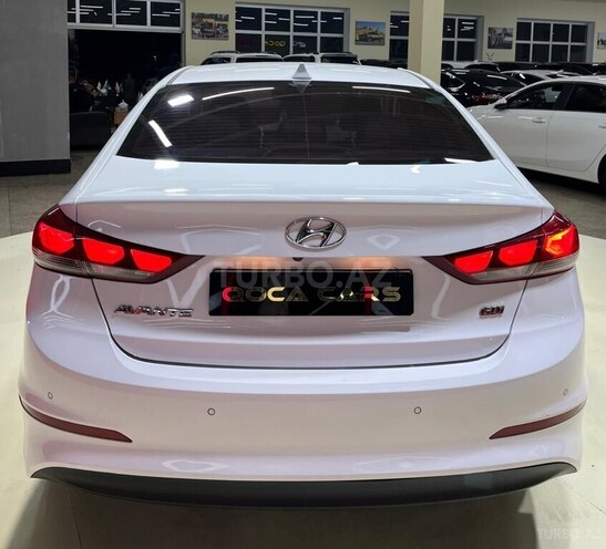 Hyundai Elantra-11