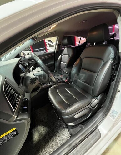 Hyundai Elantra-17