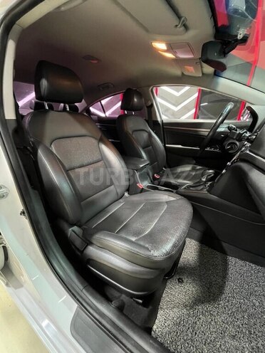 Hyundai Elantra-18