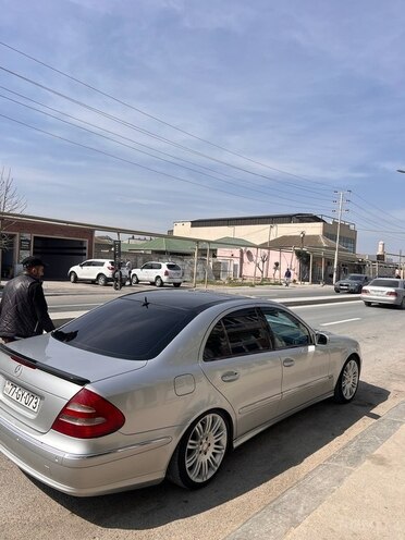Mercedes E 320 2004, 260,000 km - 3.2 l - Bakı