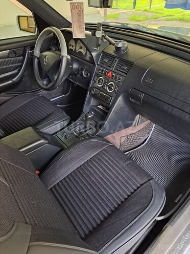 Mercedes C 230 2000, 274,000 km - 2.3 l - Saatlı
