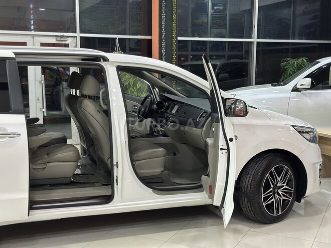 Kia Carnival 2015, 245,000 km - 2.2 l - Bakı