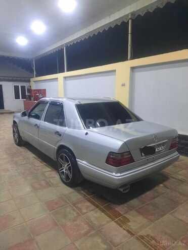 Mercedes E 220 1995, 500,000 km - 2.2 l - Salyan