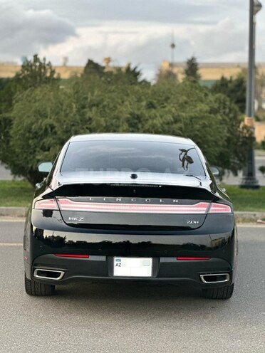 Lincoln MKZ-9