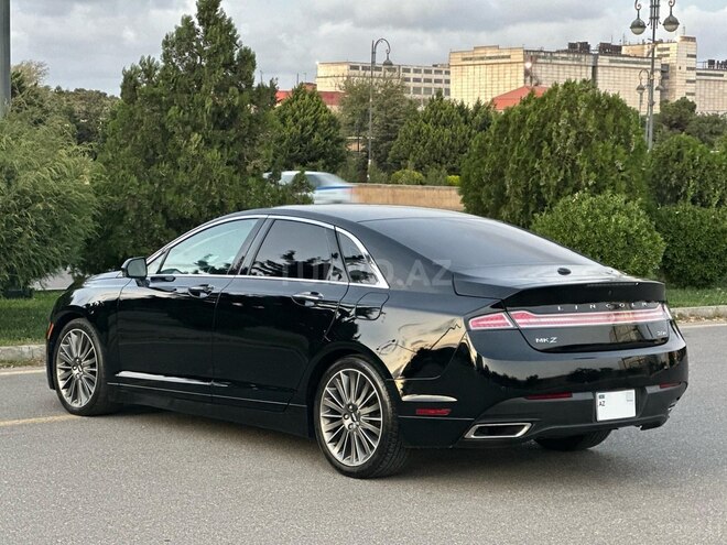 Lincoln MKZ-10