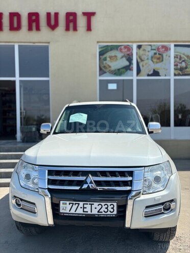 Mitsubishi Pajero 2015, 250,000 km - 3.0 л - Yevlax