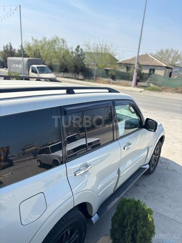 Mitsubishi Pajero 2015, 250,000 km - 3.0 л - Yevlax