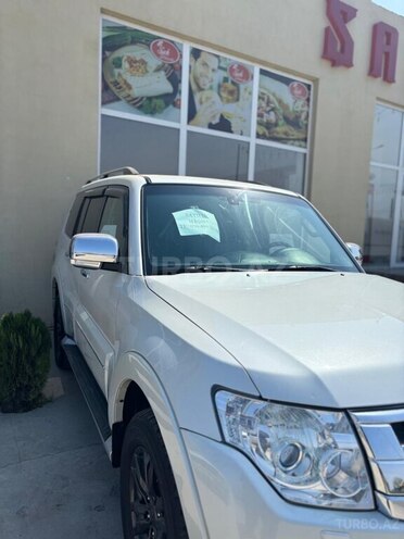 Mitsubishi Pajero 2015, 250,000 km - 3.0 л - Yevlax