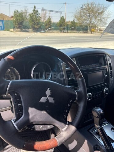 Mitsubishi Pajero 2015, 250,000 km - 3.0 л - Yevlax