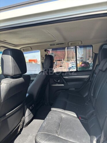 Mitsubishi Pajero 2015, 250,000 km - 3.0 л - Yevlax
