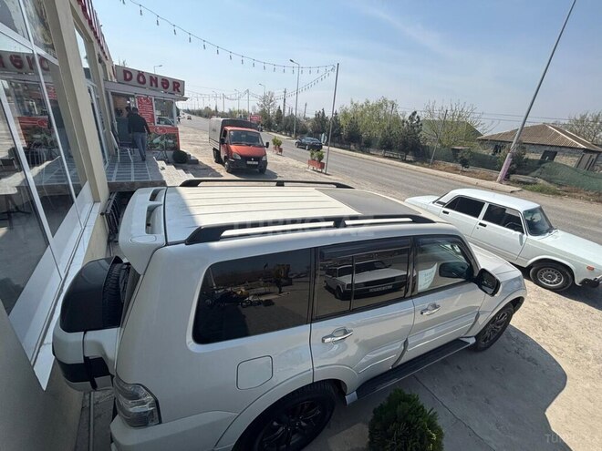 Mitsubishi Pajero 2015, 250,000 km - 3.0 л - Yevlax