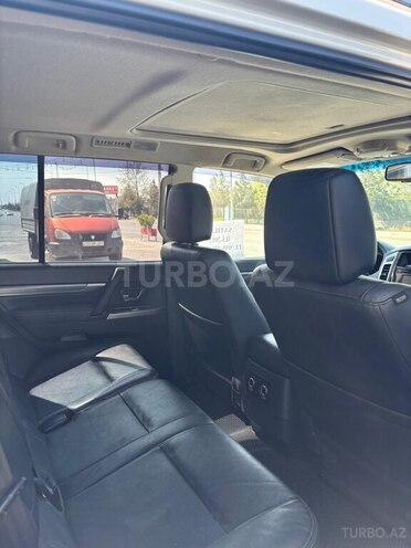 Mitsubishi Pajero 2015, 250,000 km - 3.0 л - Yevlax