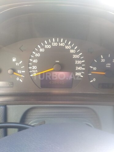 Mercedes E 220 d 2000, 438,000 km - 2.2 l - Bakı