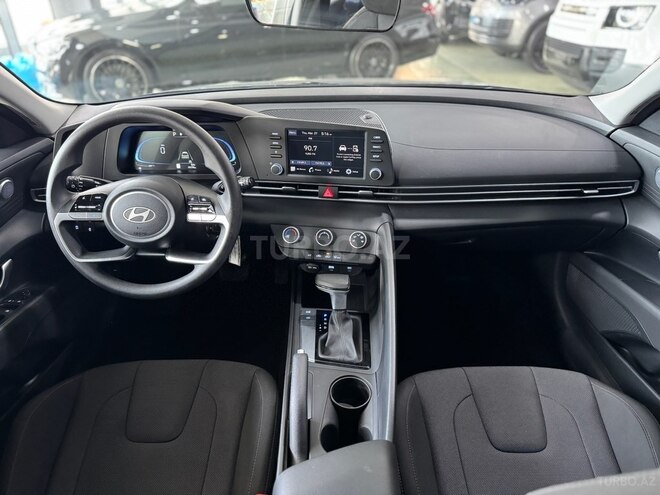 Hyundai Elantra-10
