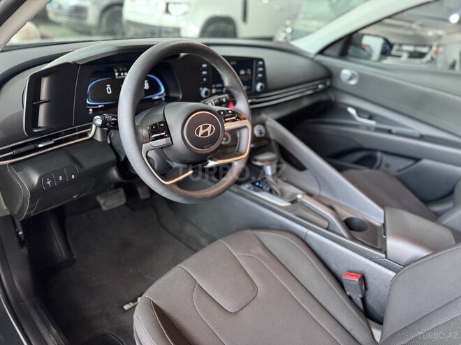 Hyundai Elantra-8
