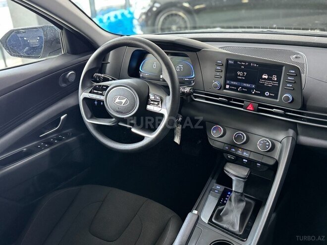 Hyundai Elantra-11