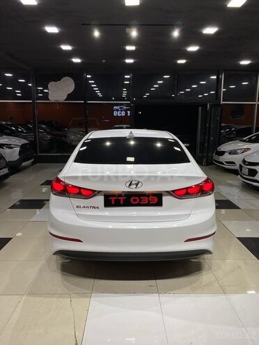 Hyundai Elantra-6