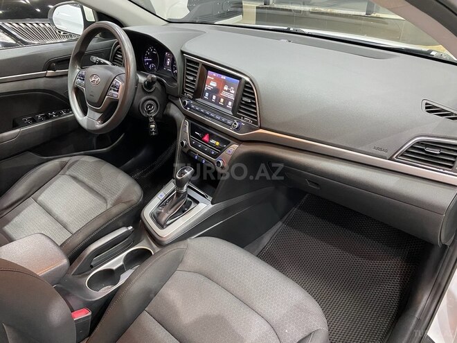 Hyundai Elantra-10