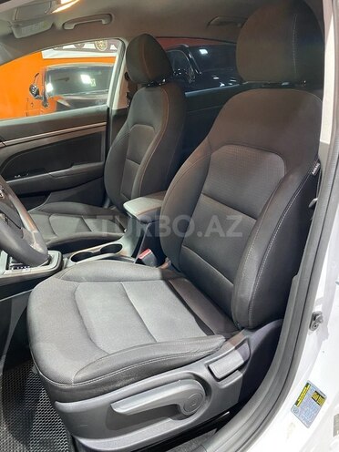 Hyundai Elantra-14