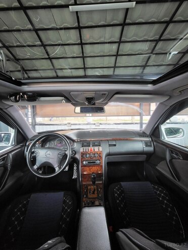Mercedes E 240 2000, 374,744 km - 2.4 l - Gəncə