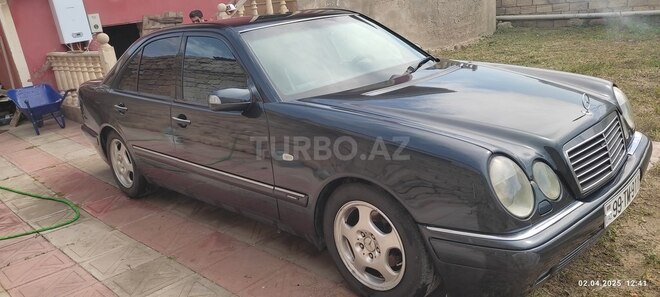 Mercedes E 220 d 1999, 435,456 km - 2.2 l - Bakı