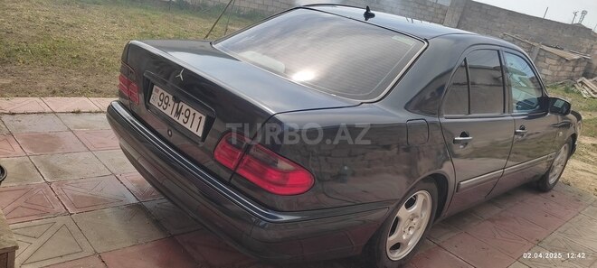 Mercedes E 220 d 1999, 435,456 km - 2.2 l - Bakı