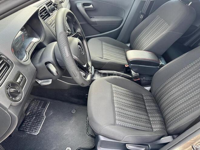 Volkswagen Polo 2018, 250,000 km - 1.6 л - Bakı