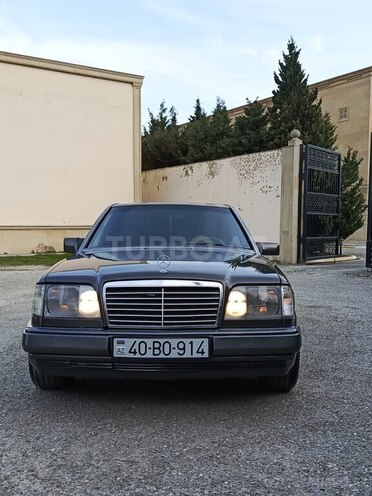 Mercedes E 200 1995, 252,360 km - 2.0 l - Bakı
