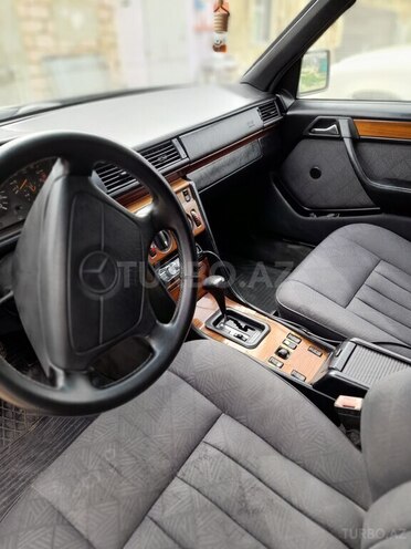 Mercedes E 200 1995, 252,360 km - 2.0 l - Bakı