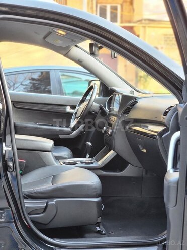 Kia Sorento-12