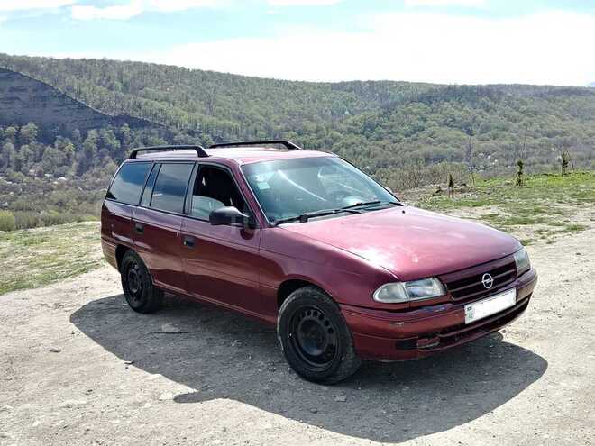 Opel Astra 1997, 540,000 km - 1.6 l - Qusar