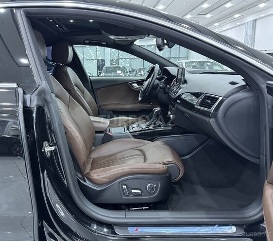 Audi A7-12